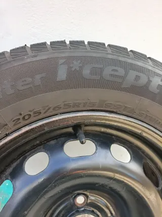 Juego 4 ruedas ( tapacubo, llanta y neumático)