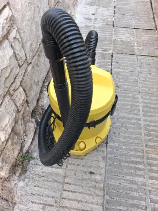Aspirador Karcher Amarillo