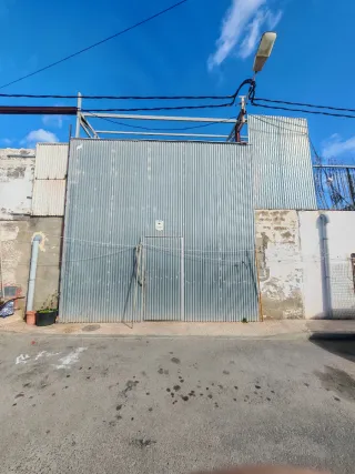 Puerta corredera metálica industrial