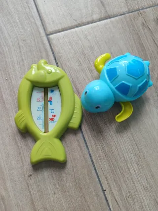Bañera bebé azul, regalo termómetro y juguete baño