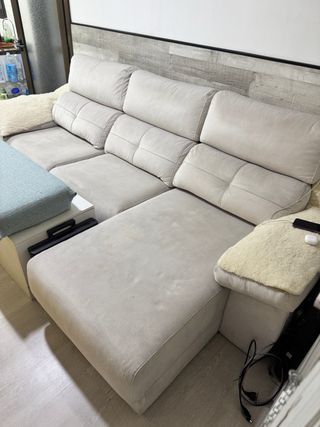 Sofá grande beige con almacenaje