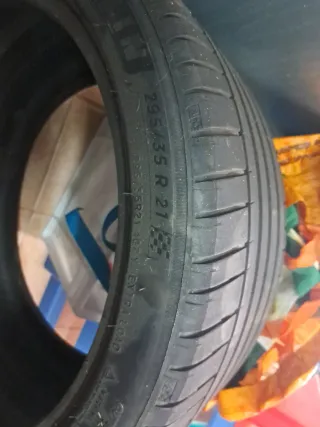 Neumático Michelin 295/35 R 21