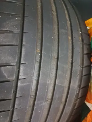 Neumático Michelin 295/35 R 21