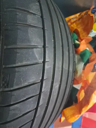 Neumático Michelin 295/35 R 21