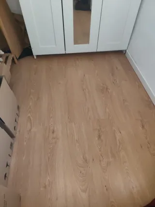 Suelo laminado 7mm cuatro paquetes.