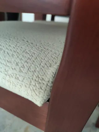 Mesa de comedor con 4 sillas en madera