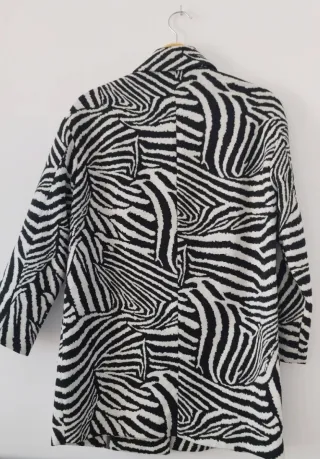 Abrigo cebra Zara Talla M