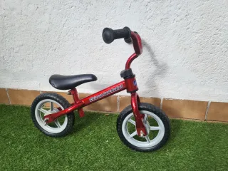 Bicicleta sin pedales roja Chicco