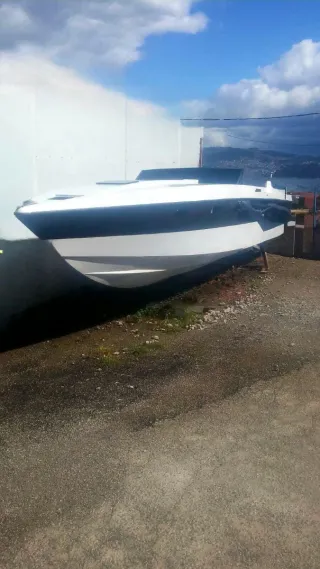 Glastron Top Banana RV11.