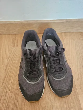 Zapatillas New Balance grises y negras