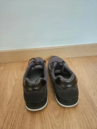 Zapatillas New Balance grises y negras