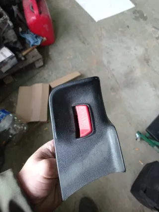 Clavija cinturón seguridad BMW E34