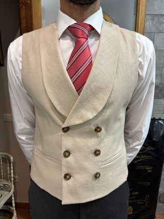 Chaleco de sastrería para boda beige tostado