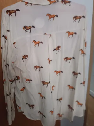 Camisa Stradivarius caballos talla S