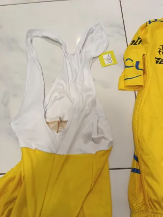 Conjunto Ciclismo Amarillo