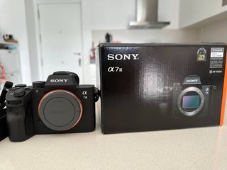 Sony Alpha A7 III Cámara Full Frame + Caja
