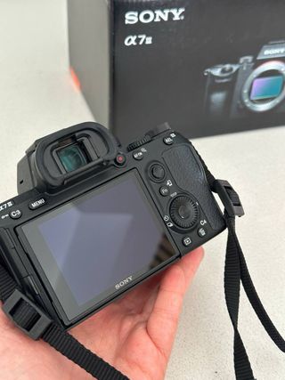 Sony Alpha A7 III Cámara Full Frame + Caja