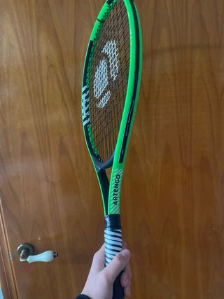 Raqueta de tenis verde