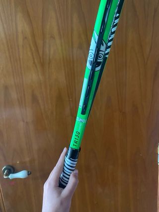 Raqueta de tenis verde