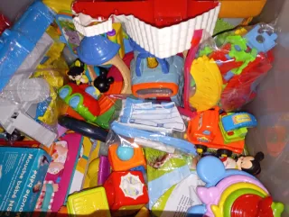 Vários brinquedos infantis