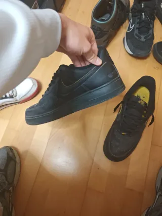 Nike Air Force 1 Negras y Amarillas