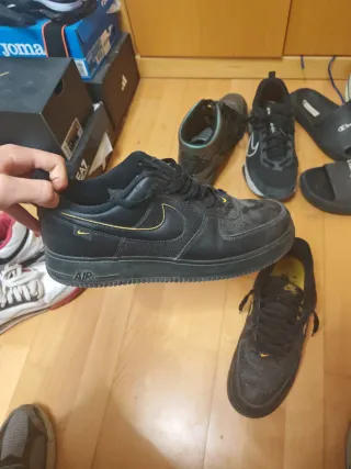 Nike Air Force 1 Negras y Amarillas