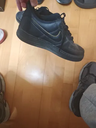 Nike Air Force 1 Negras y Amarillas