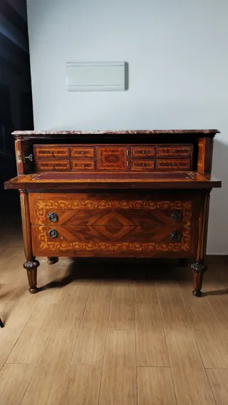 Cómoda escritorio nogal marquetería clásica