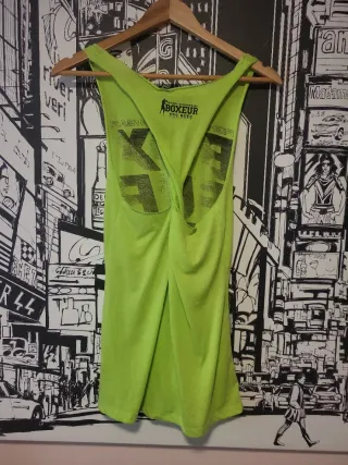 Camiseta sin mangas deportiva verde