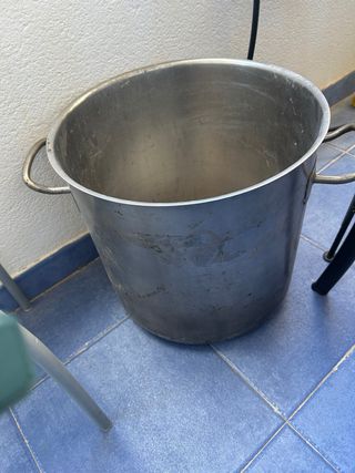 Olla grande de 40 litros numero 36  10/18