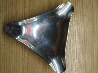 Cenicero de plata triangular