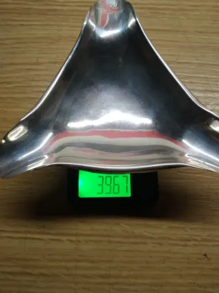 Cenicero de plata triangular