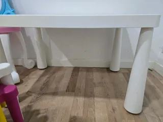 Mesa y 4 taburetes Ikea