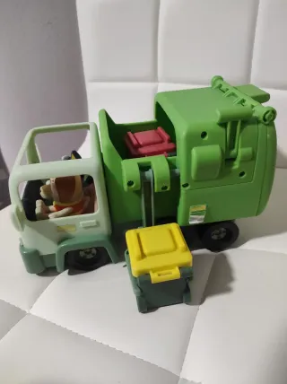 Camión de basura Bluey con figuras