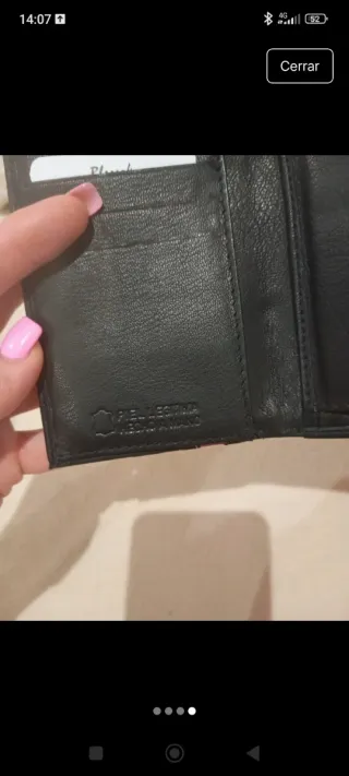 Cartera de piel negra