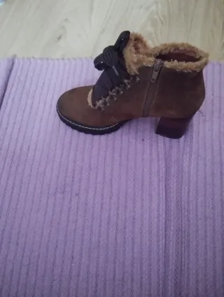 Botín piel mujer marrón..pelo solo por arriba