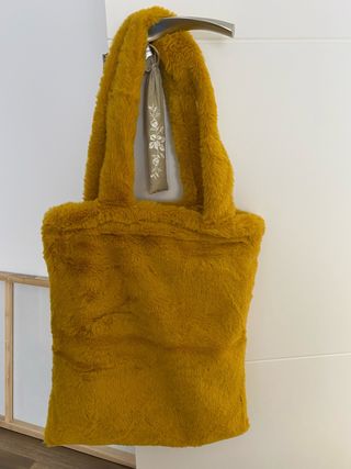 Bolso de pelo mostaza