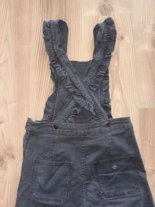 Mono gris con volantes