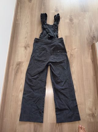 Mono gris con volantes