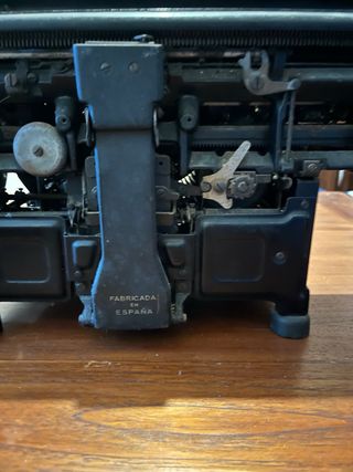 Máquina de escribir Hispano Olivetti M40