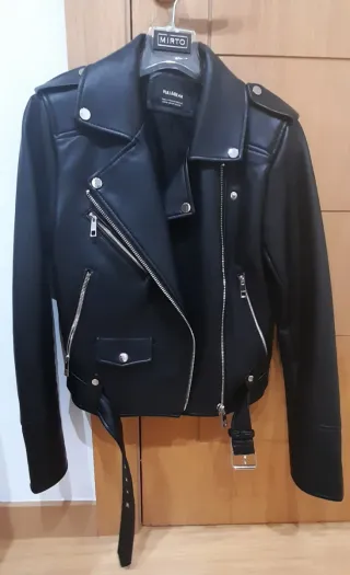 Chaqueta Biker Cuero Negra Pull&Bear Talla M