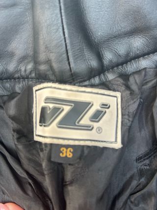 Pantalón de piel NZI