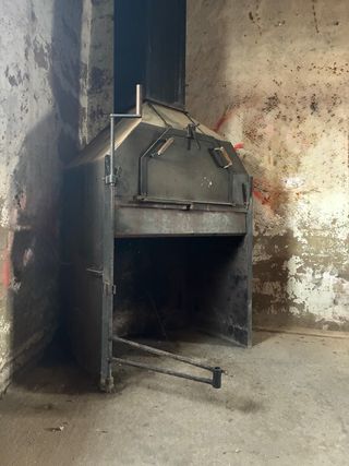 Chimenea de hierro con horno