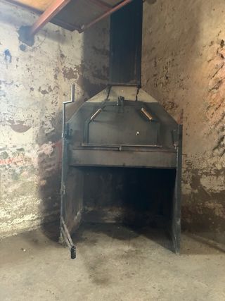 Chimenea de hierro con horno