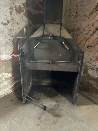 Chimenea de hierro con horno