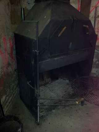 Chimenea de hierro con horno