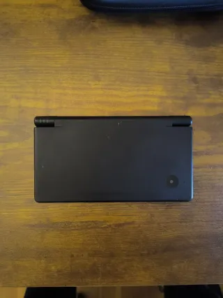 Nintendo DSi + custodia + caricabatterie