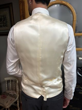 Chaleco lino boda sastrería beige crema