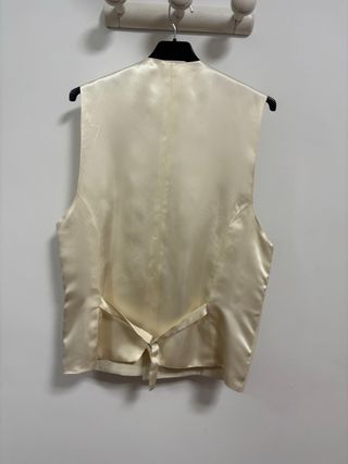 Chaleco lino boda sastrería beige crema