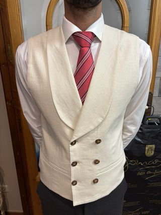 Chaleco lino boda sastrería beige crema